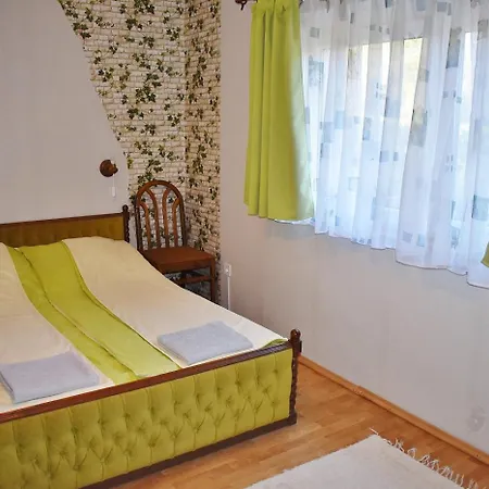 Szivarvany Vendeghaz *