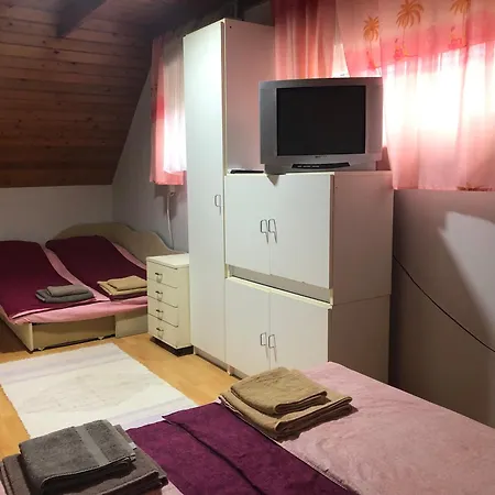 Szivarvany Vendeghaz * Vertestolna